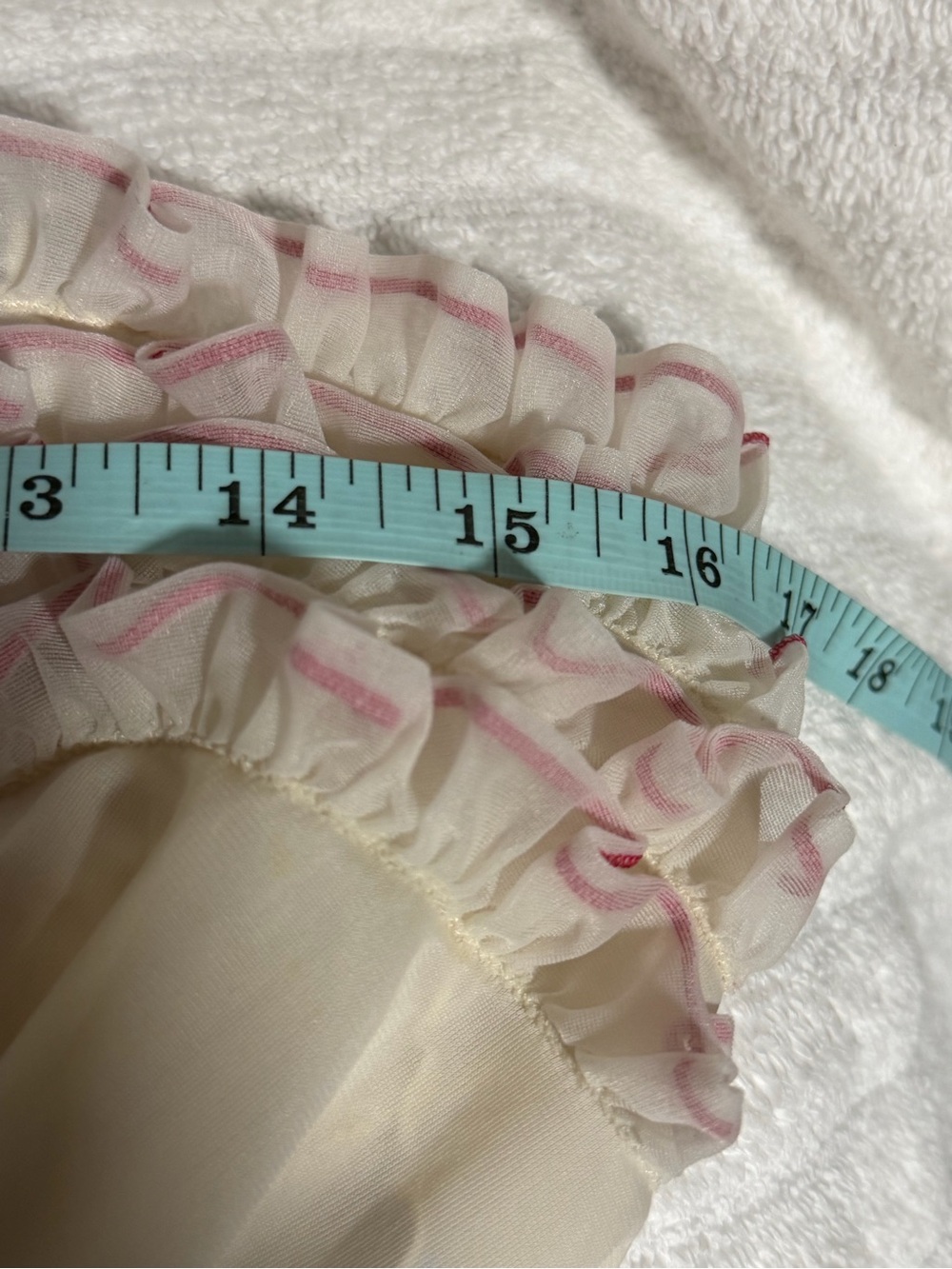Vintage 60’s Vanity Fair Mary Poppins Ruffle full length Nightgown Size 34 Small - Picture 7 of 10